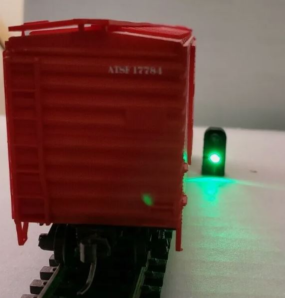Load image into Gallery viewer, SET OF 4 TRACK MARKER SIGNAL LIGHTS W/RESISTORS HO SCALE